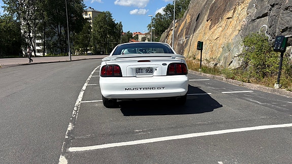 Ford Mustang 5 of 12