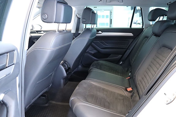 Volkswagen Passat 16 of 19