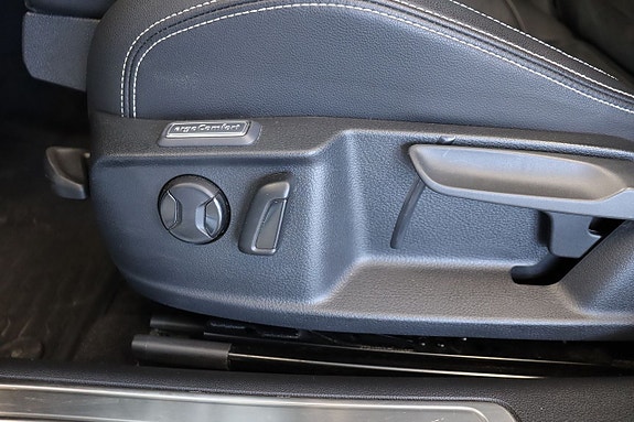 Volkswagen Passat 17 of 19
