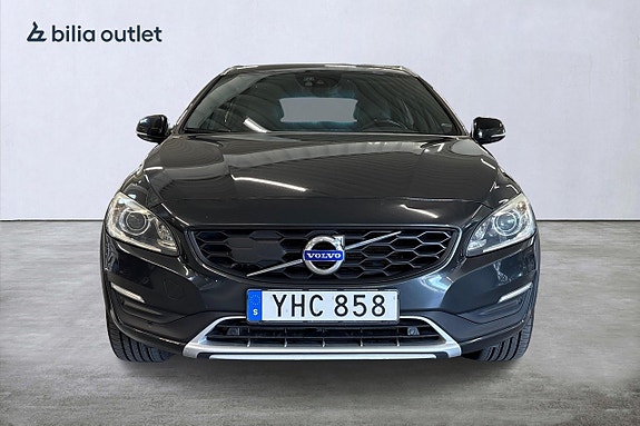 Volvo V60 Cross Country 3 of 5