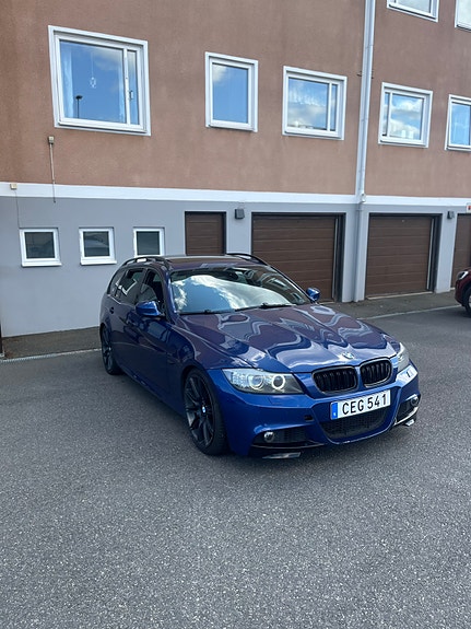 BMW 325i 3 of 5