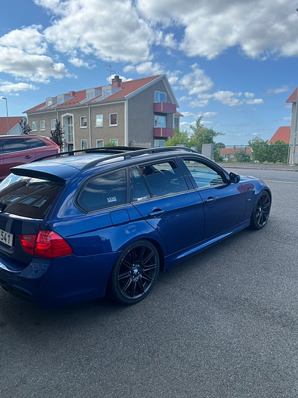 BMW 325i 4 of 5