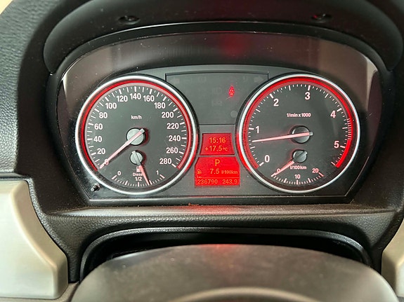 BMW 330d 5 of 5