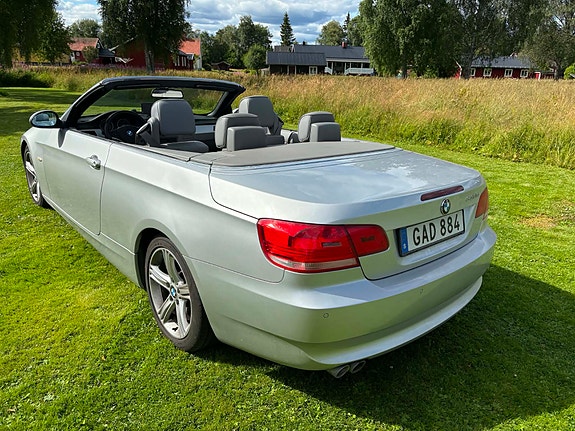 BMW 330d 4 of 5