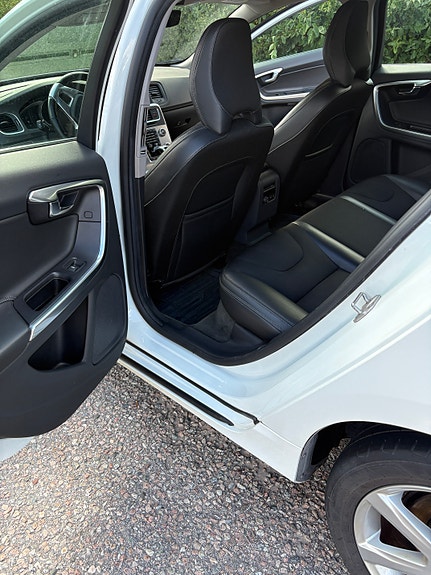Volvo V60 6 of 8