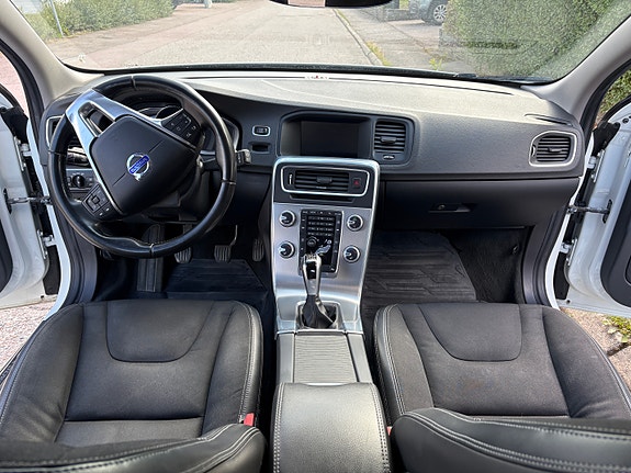 Volvo V60 4 of 8
