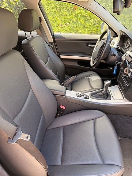 BMW 320i 5 of 5