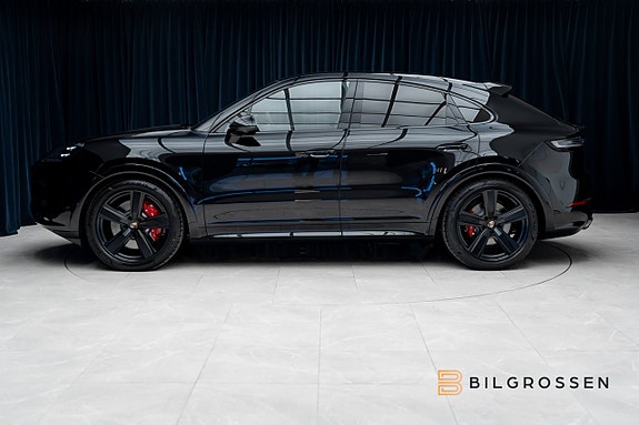 Porsche Cayenne 2 of 5