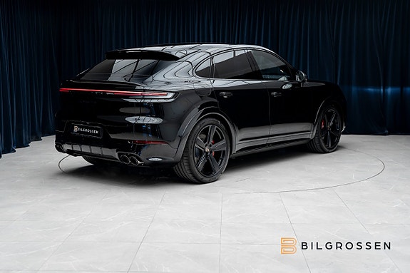Porsche Cayenne 5 of 5