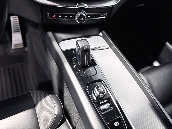 Volvo XC60 13 of 21