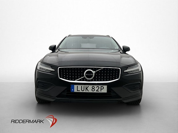 Volvo V60 Cross Country 2 of 5