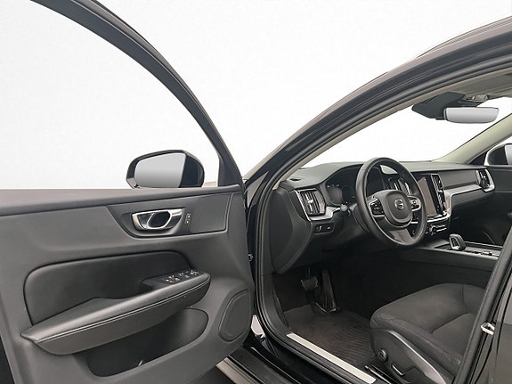 Volvo V60 Cross Country 9 of 30