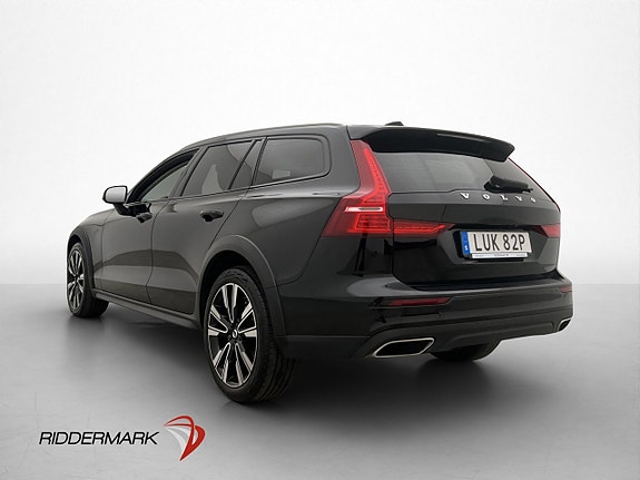 Volvo V60 Cross Country 8 of 30