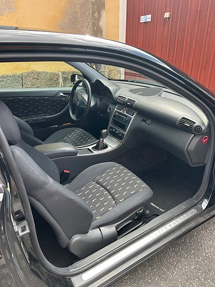 Mercedes-Benz C200 5 of 5