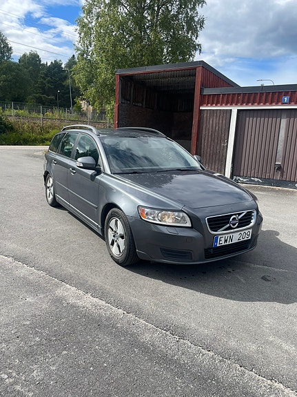 Volvo V50 4 of 5