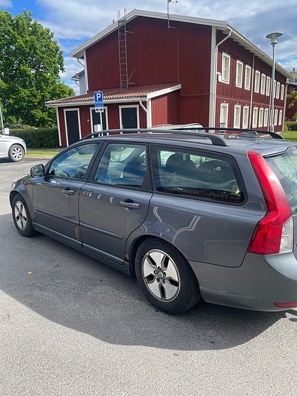Volvo V50 2 of 5
