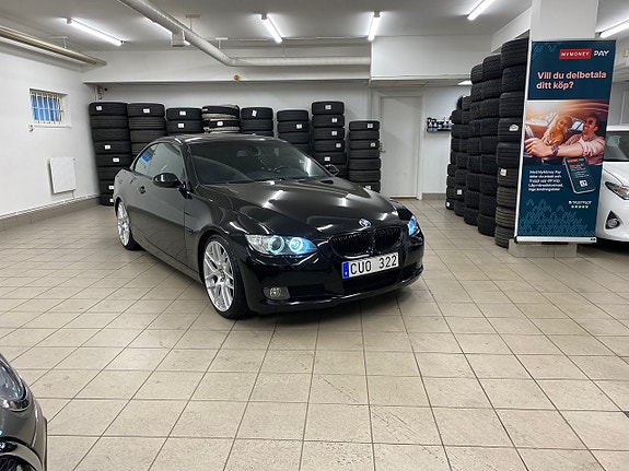 BMW 320i 2 of 5