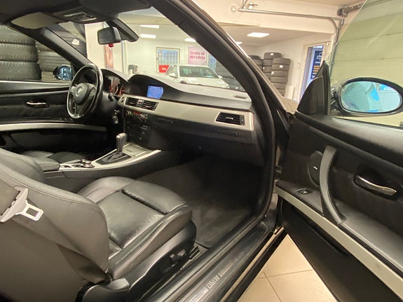 BMW 320i 14 of 20