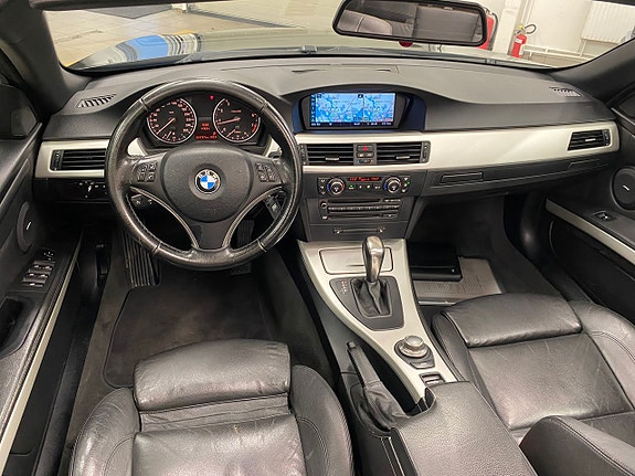 BMW 320i 17 of 20