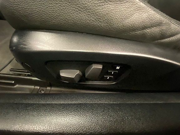 BMW 320i 19 of 20