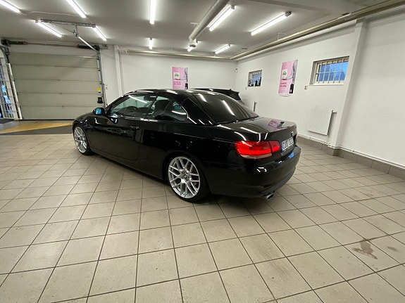 BMW 320i 6 of 20