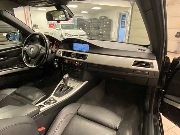 BMW 320i 13 of 20