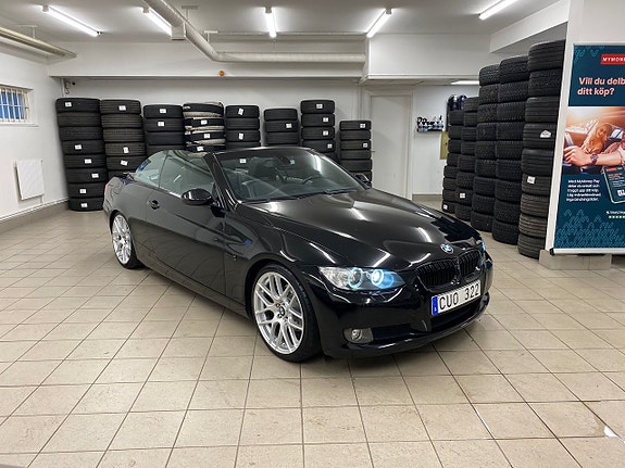BMW 320i 3 of 5