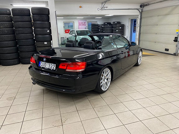 BMW 320i 8 of 20