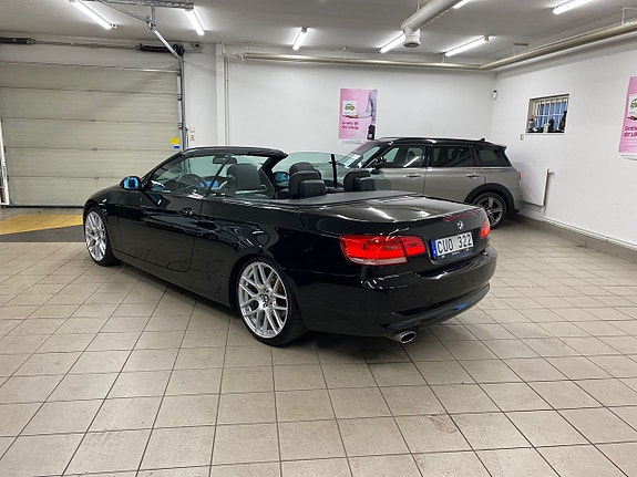 BMW 320i 7 of 20