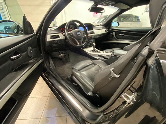 BMW 320i 15 of 20