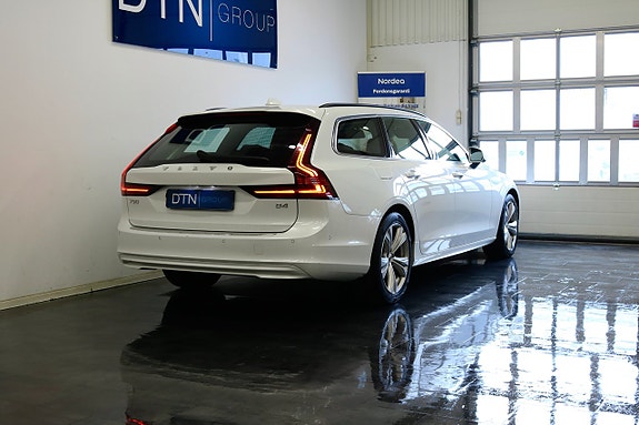 Volvo V90 3 of 5