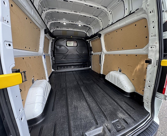 Ford Transit Custom 16 of 18