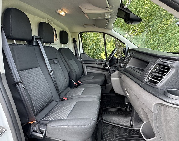 Ford Transit Custom 9 of 18