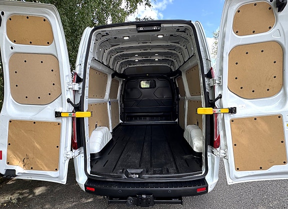 Ford Transit Custom 8 of 18