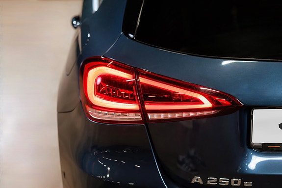 Mercedes-Benz A250 e 10 of 24