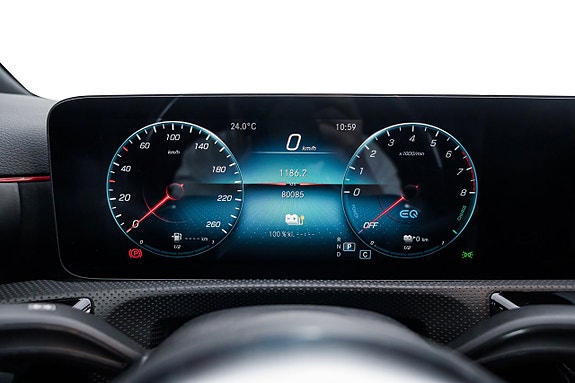 Mercedes-Benz A250 e 13 of 24