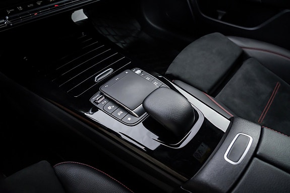 Mercedes-Benz A250 e 15 of 24