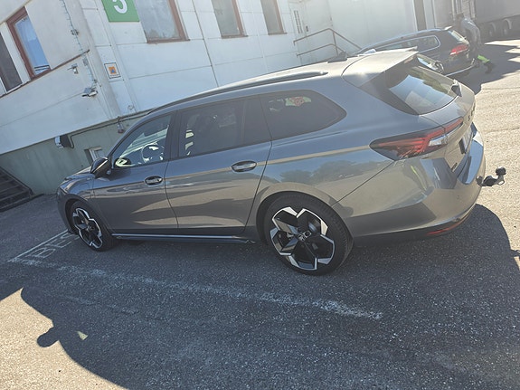 Skoda Superb 2 of 3