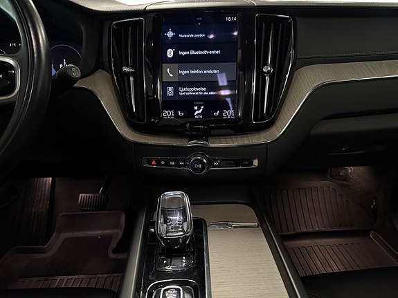 Volvo XC60 16 of 25