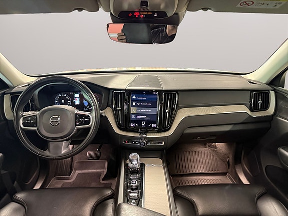 Volvo XC60 14 of 25
