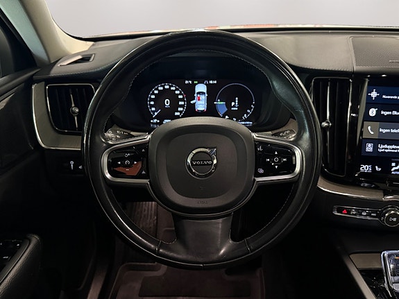 Volvo XC60 15 of 25