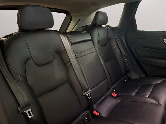 Volvo XC60 12 of 25