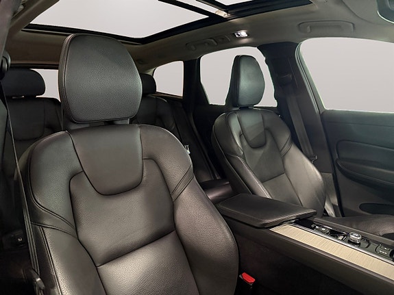 Volvo XC60 13 of 25
