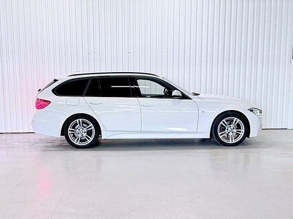 BMW 320d 2 of 5