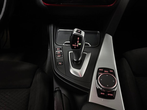 BMW 320d 16 of 22