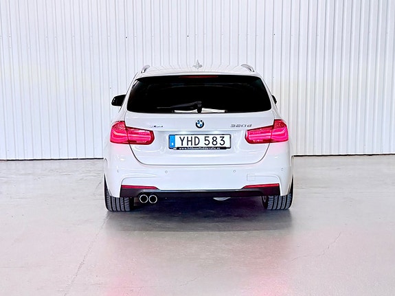 BMW 320d 4 of 5
