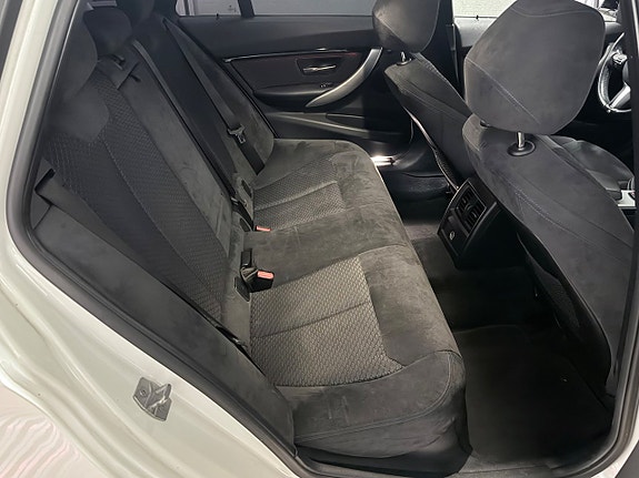 BMW 320d 14 of 22