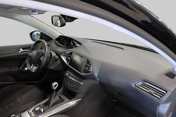 Peugeot 308 4 of 5