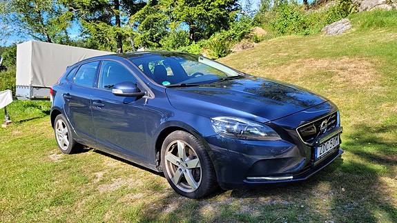 Volvo V40 2 of 5