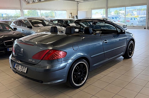 Peugeot 307 CC 4 of 5